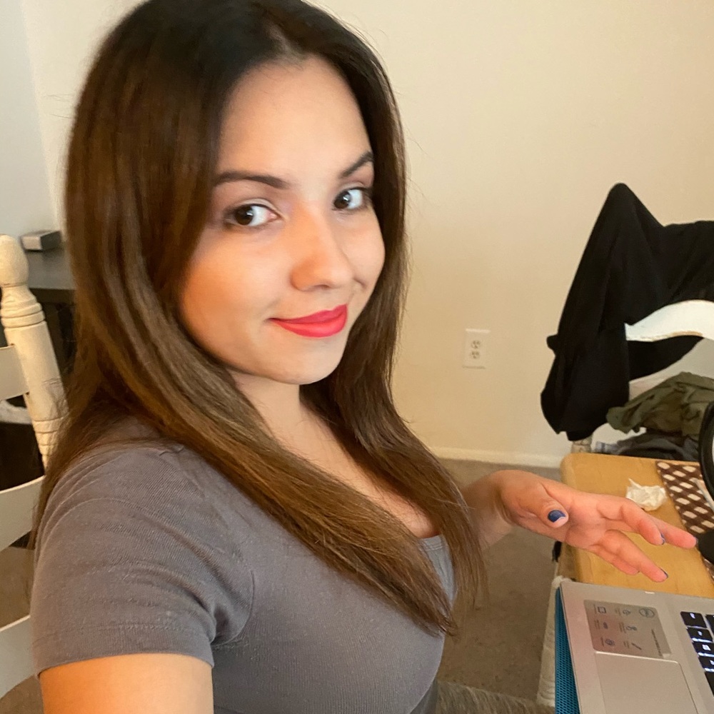 Meet your Posher, Alejandra